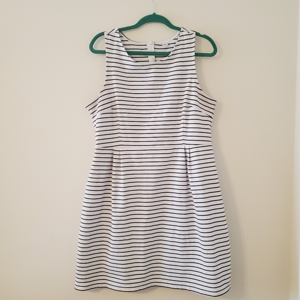 Old Navy White and Black Striped Sheath Dress